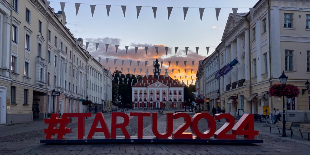 Hashtag TARTU2024 statue in the middle of a street.